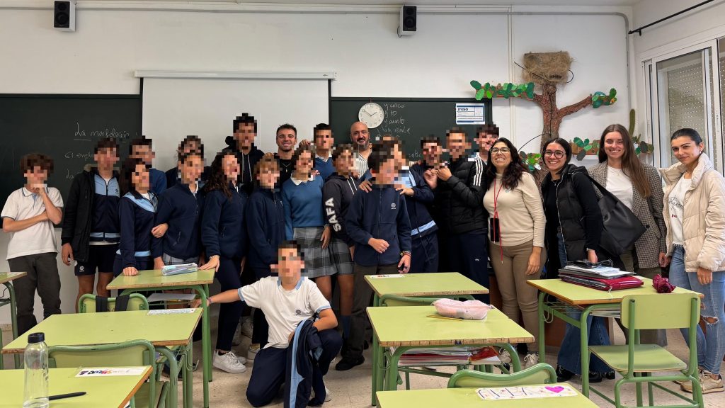 La Dirección General de Diversidad atiende la solicitud de ERCE (Enfermeras referente de centro UGC San Benito del SAS) para impartir un taller de sensibilización y prevención del acoso LGTBIfóbico .