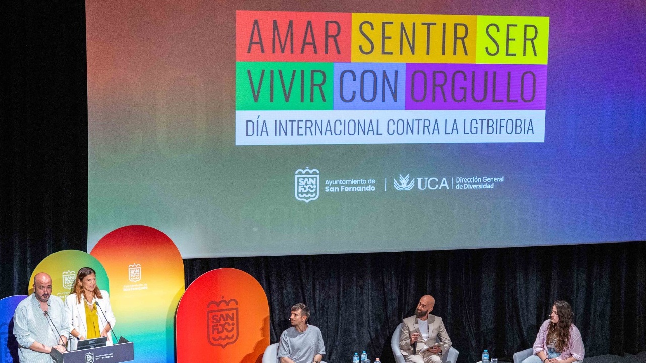 La Universidad de Cádiz participa en la jornada “Amar, sentir, ser, vivir con orgullo” celebrada ...